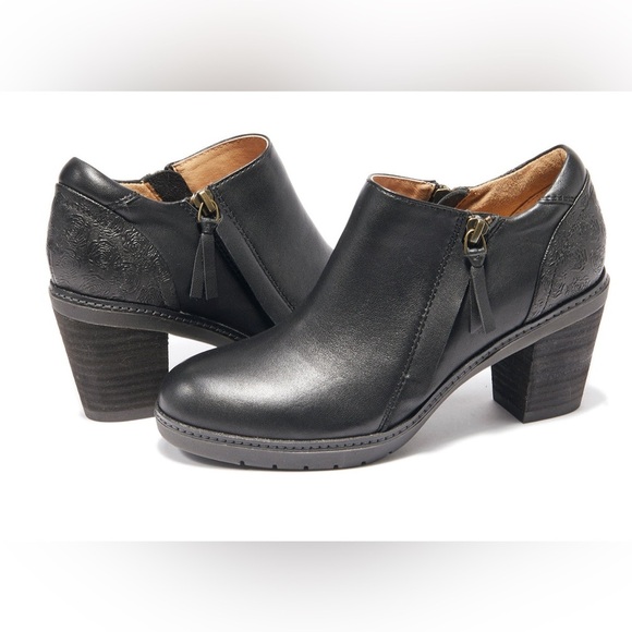 Hälsa Rylee Black Floral Leather Ankle Bootie Wide 9.5
